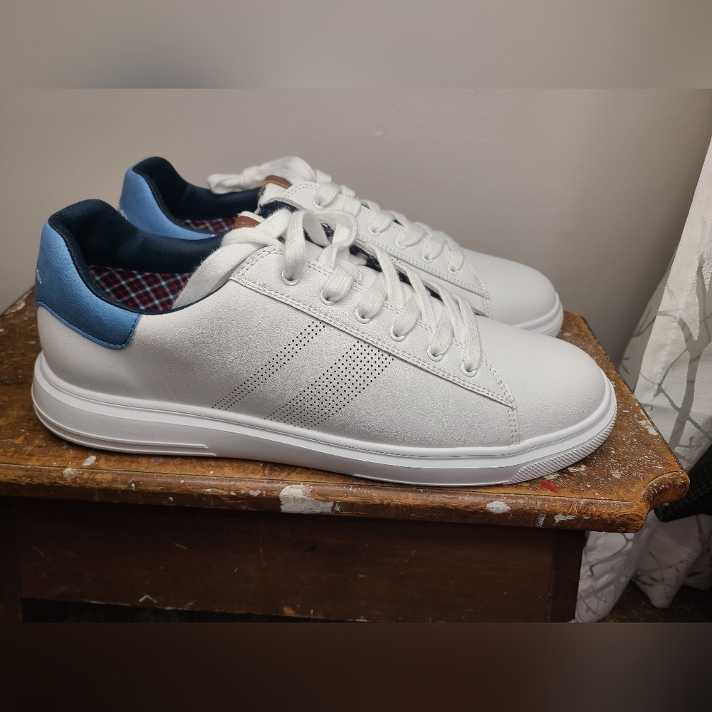 Men's White Casual Sneakers